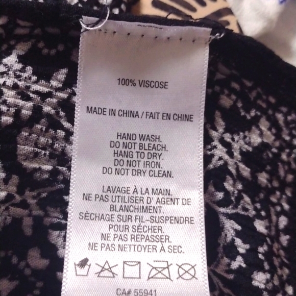 LAST CHANCE - Off-White and Black Viscose Creped Shawl/Wrap - Picture 6 of 6